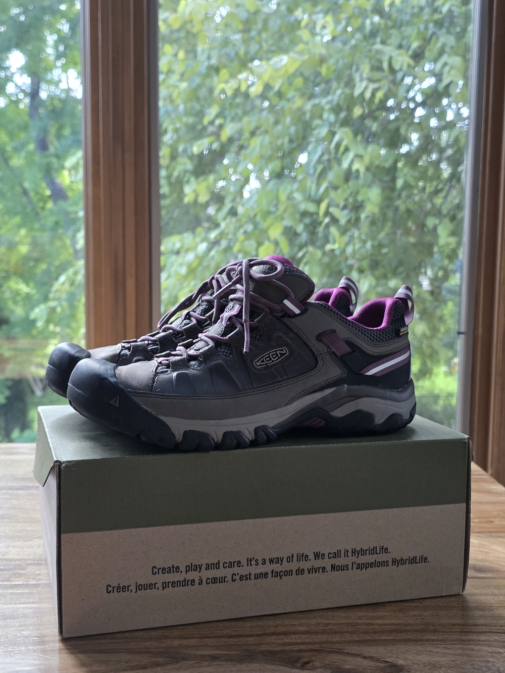 KEEN Women's Targhee III In "Weiss/Boysenberry" Trail Hiking Shoes- Size 10.5